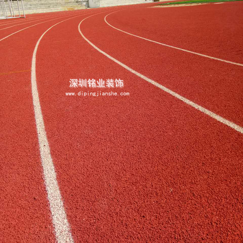 在塑膠跑道上跑步穿什么鞋好