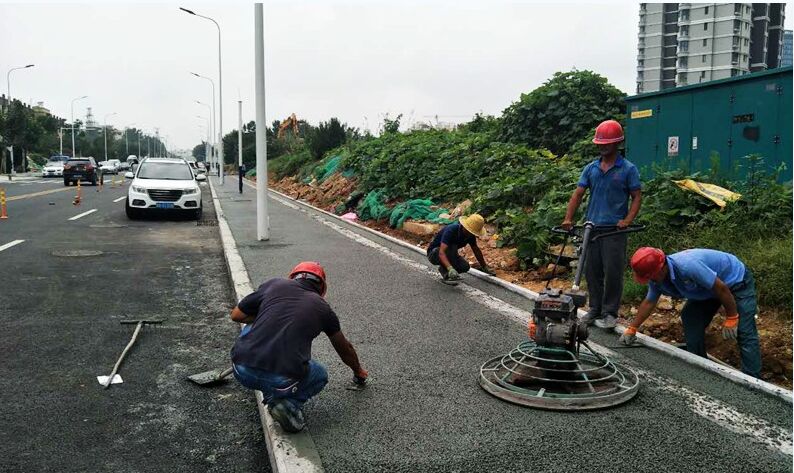 西海岸新區(qū)完成對(duì)五臺(tái)山路的透水地坪改造工程